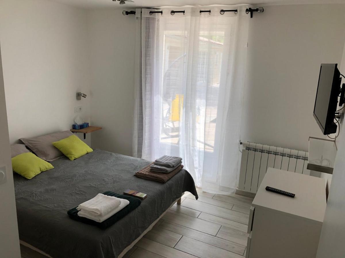 Au Milieu Des Piboules De Provence. Villa LʼIsle-sur-la-Sorgue Eksteriør billede