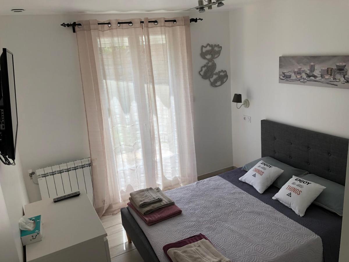 Au Milieu Des Piboules De Provence. Villa LʼIsle-sur-la-Sorgue Eksteriør billede